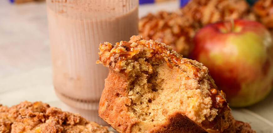 Low-Sugar Apple Muffins with Brown Sugar Oat Crumble and Keto Caramel Sauce